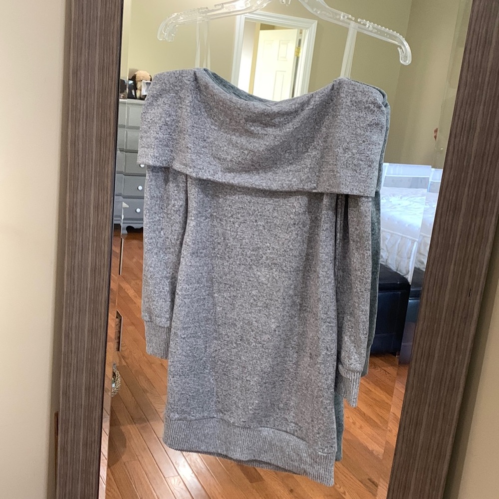 Off the shoulders sweater dress. Size Small. Brand Derek Heart.